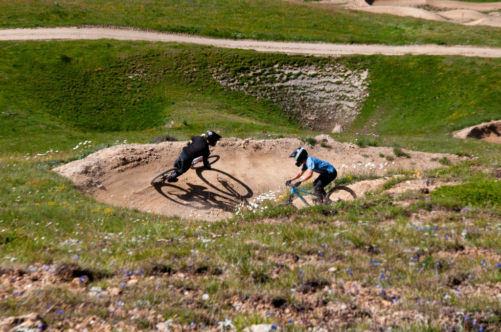 Riders auf dem Bikepark in Tignes
