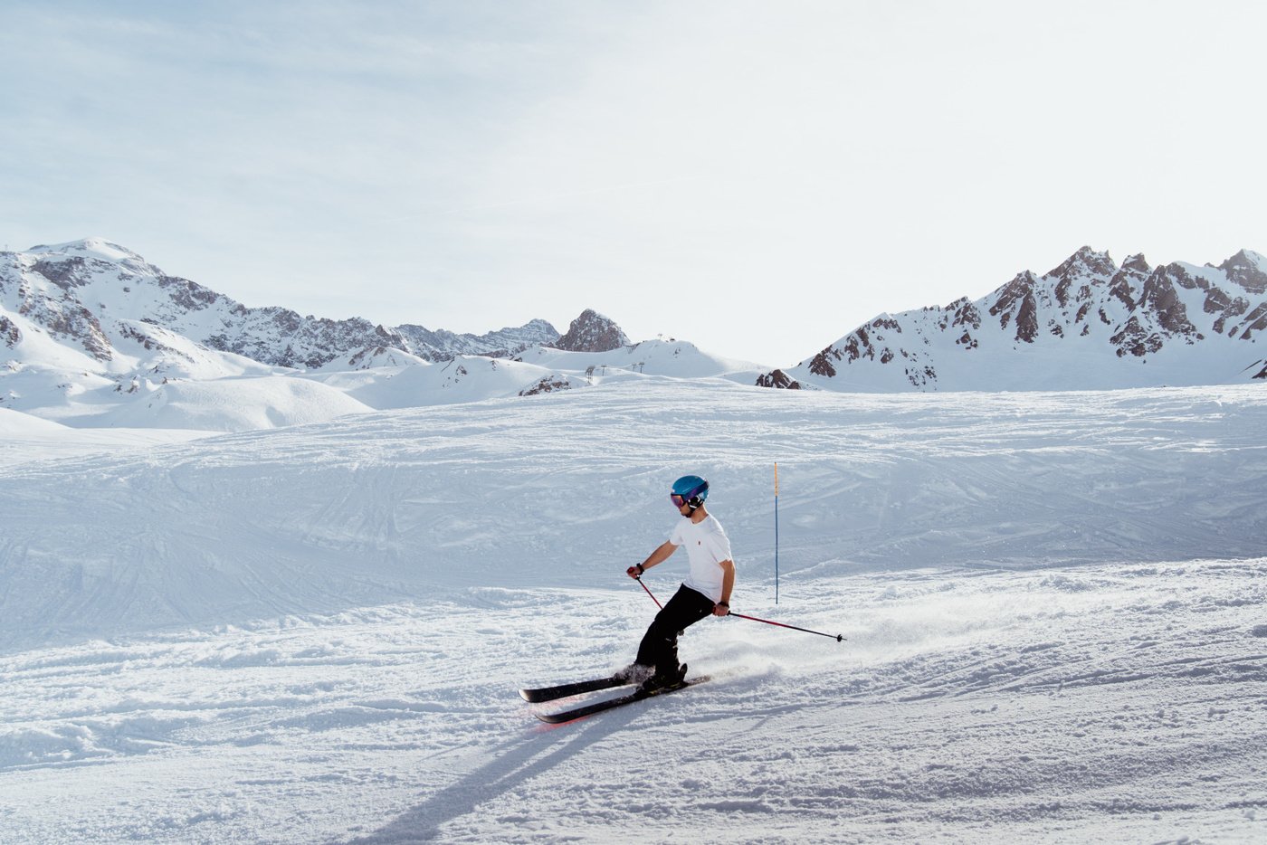 Skieur au printemps à Tignes