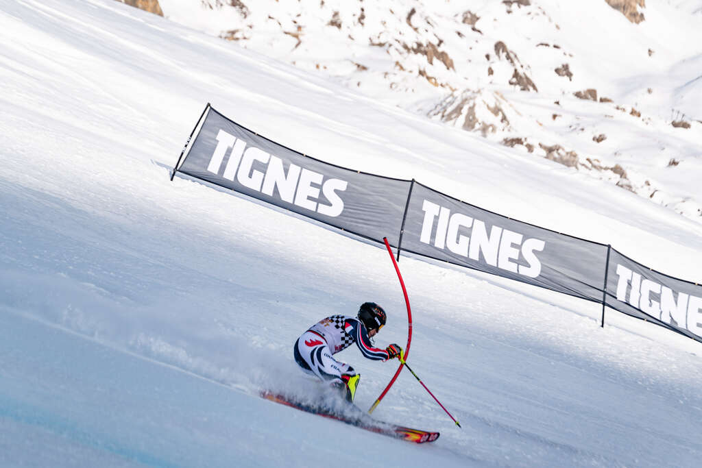 Alpine skier competing on the Tignes stadium