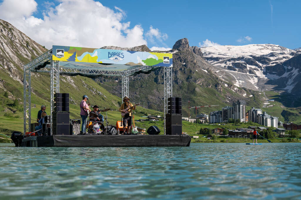Soirée barge sur le lac de Tignes
