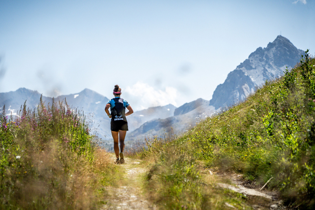 traileuse sur les sentiers de montagne de Tignes