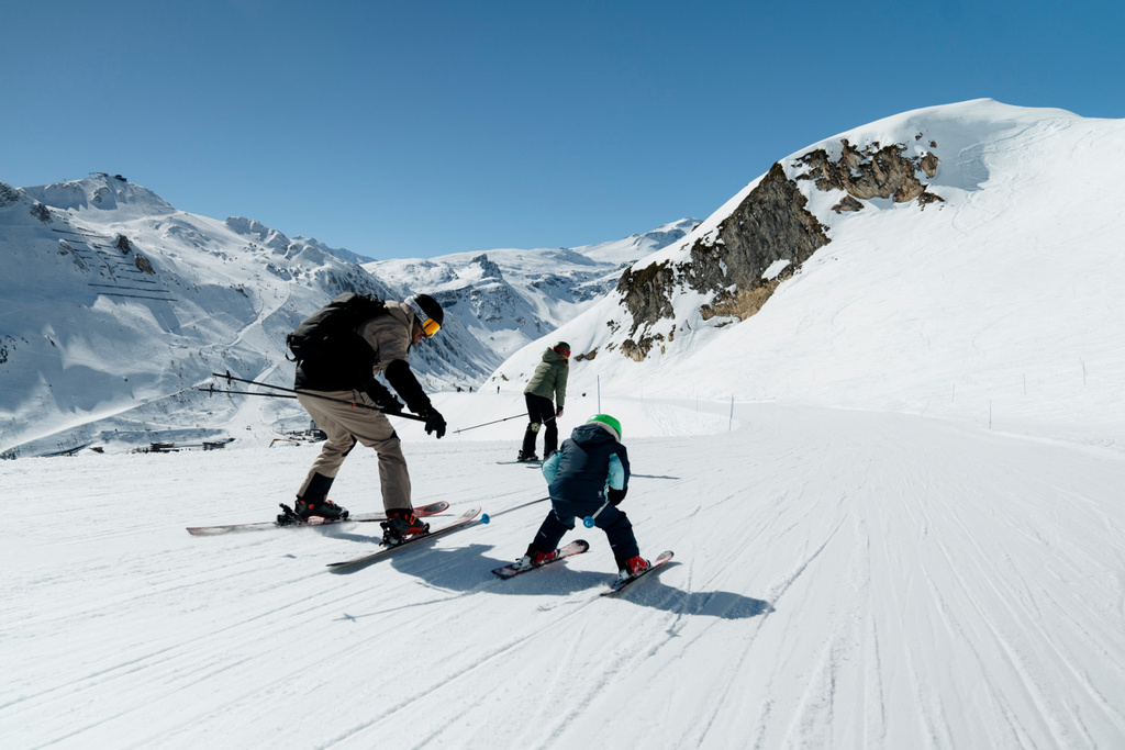 Skieur enfant sur les pistes de ski de Tignes