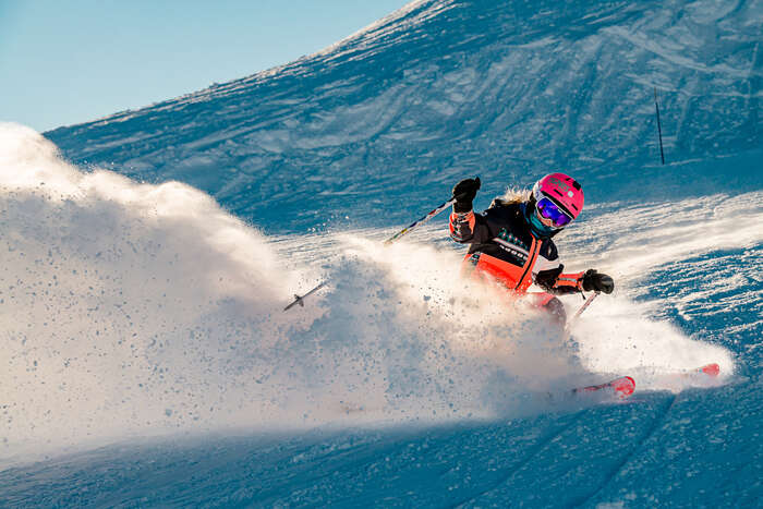 Skieuse enfant sur le domaine skiable de Tignes