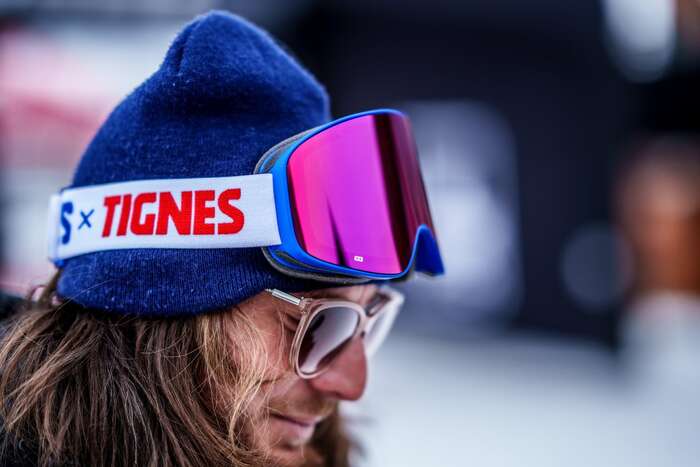 personne avec masque tignes