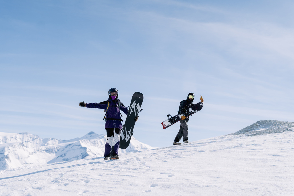 Snowboarder im Frühling in Tignes