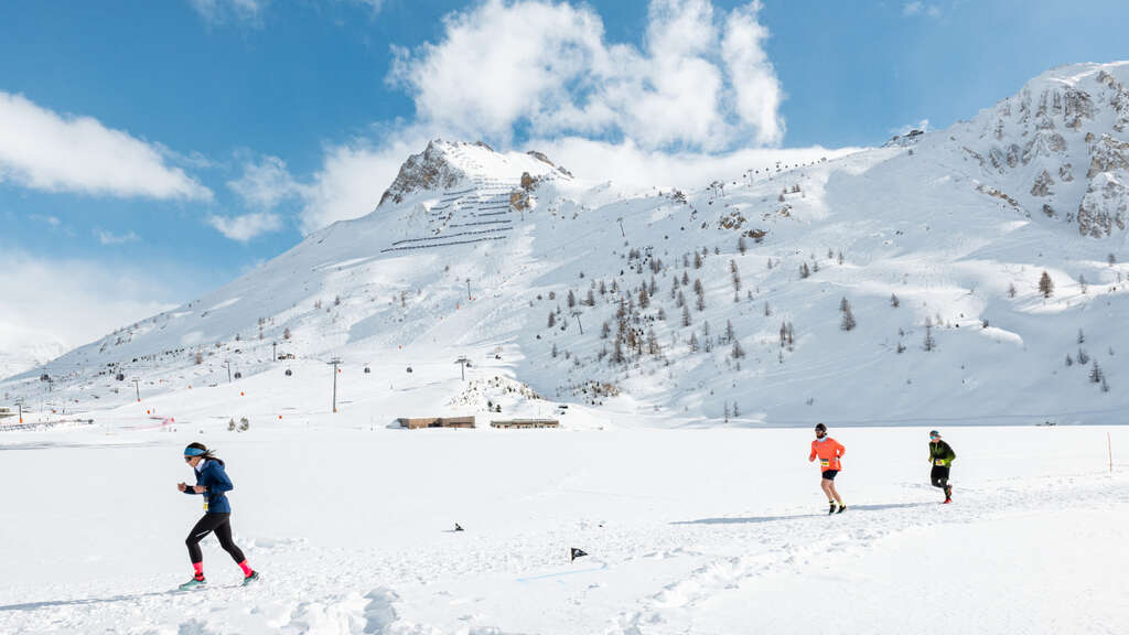 Traileur sur le lac gelé de Tignes