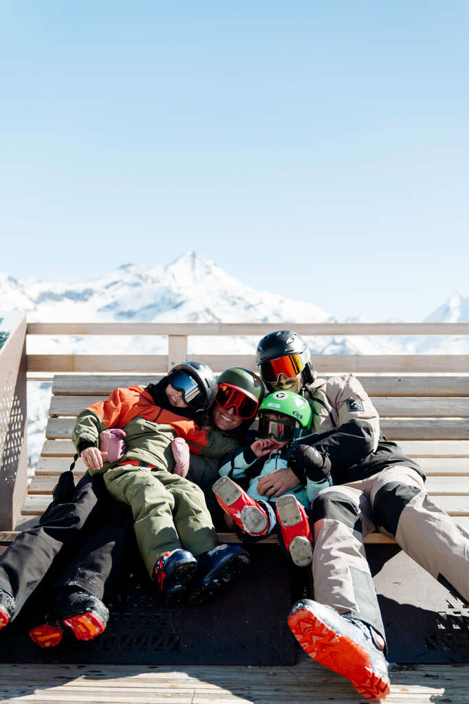 Famille en vacances au ski à Tignes