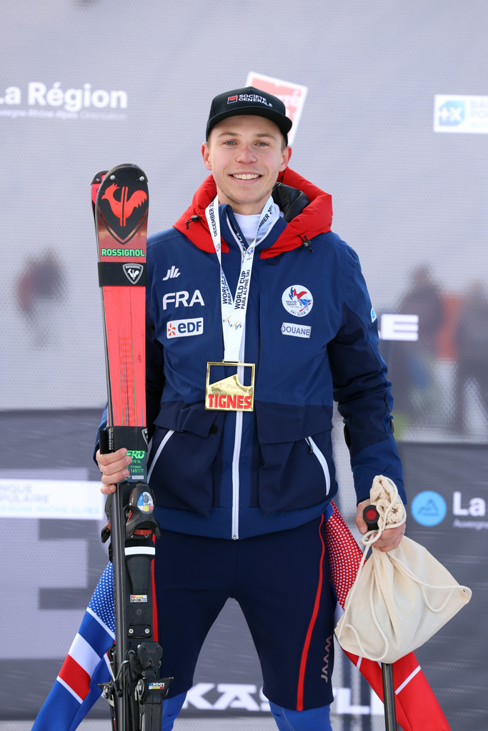 Arthur Bauchet avec une médaille d'or obtenue à Tignes