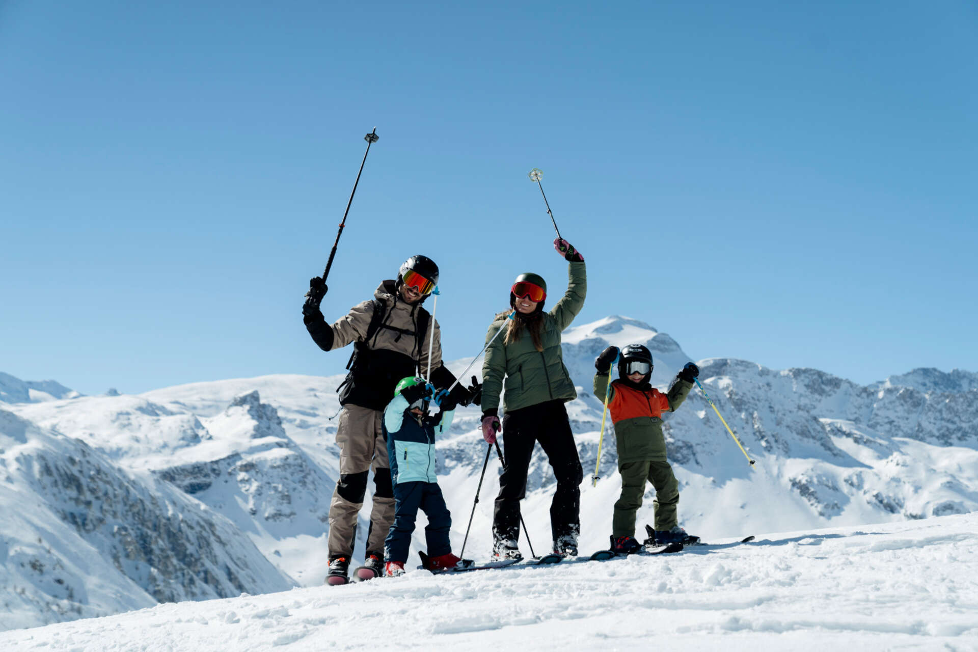 Famille sur les pistes de ski de Tignes