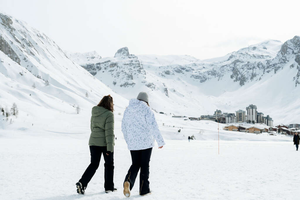 Piétons sur le lac de Tignes