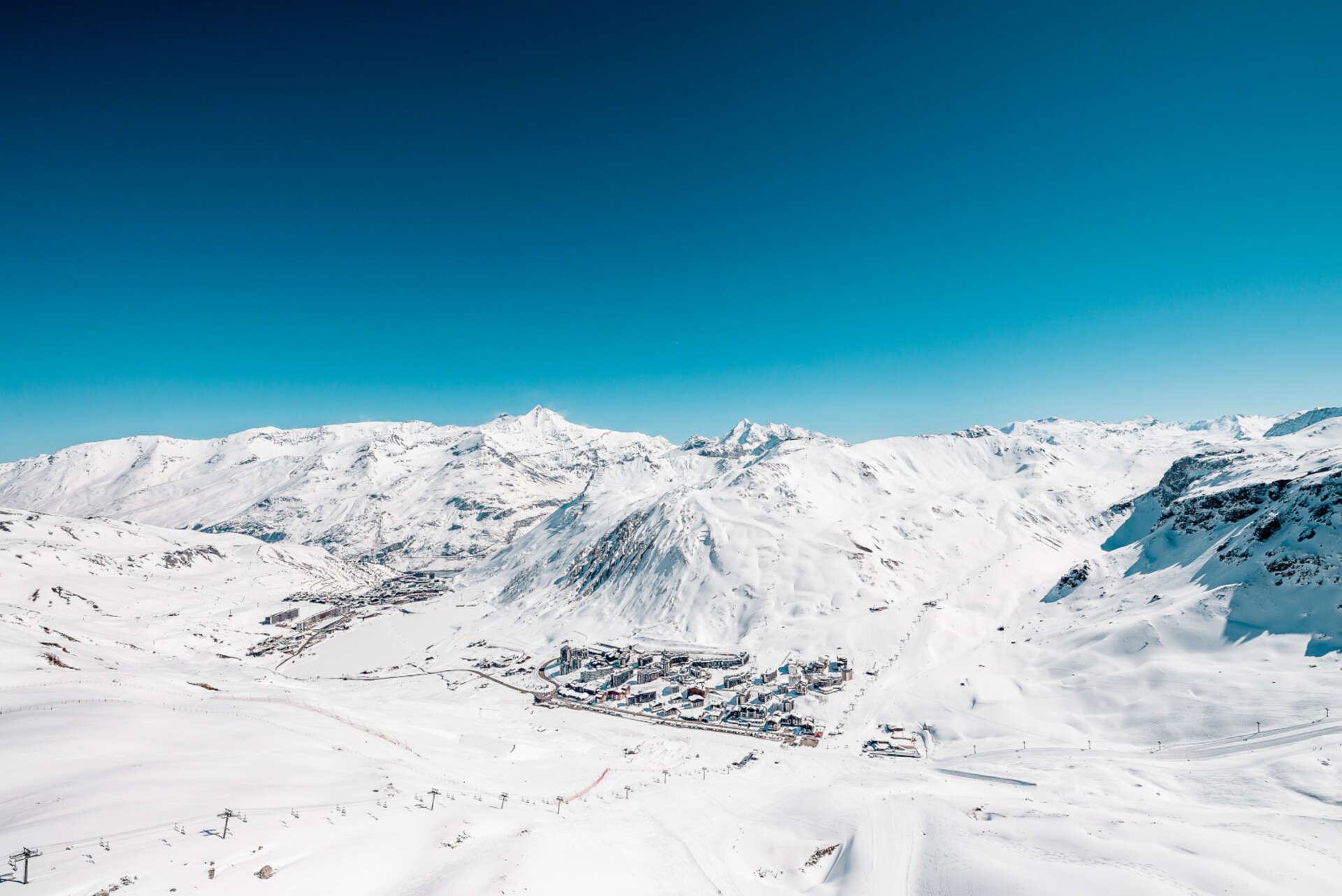 Tignes Skigebiet im Winter aus der Luft gesehen