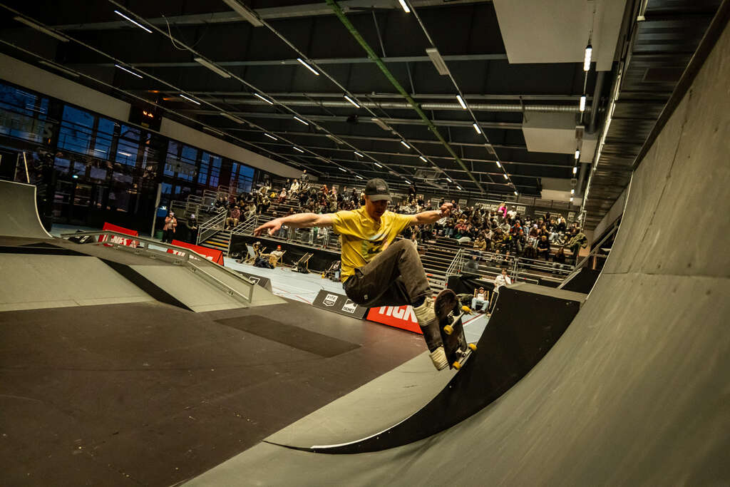 Skateur sur le skatepark de Tignespace à l'occasion du FISE World Series de Tignes