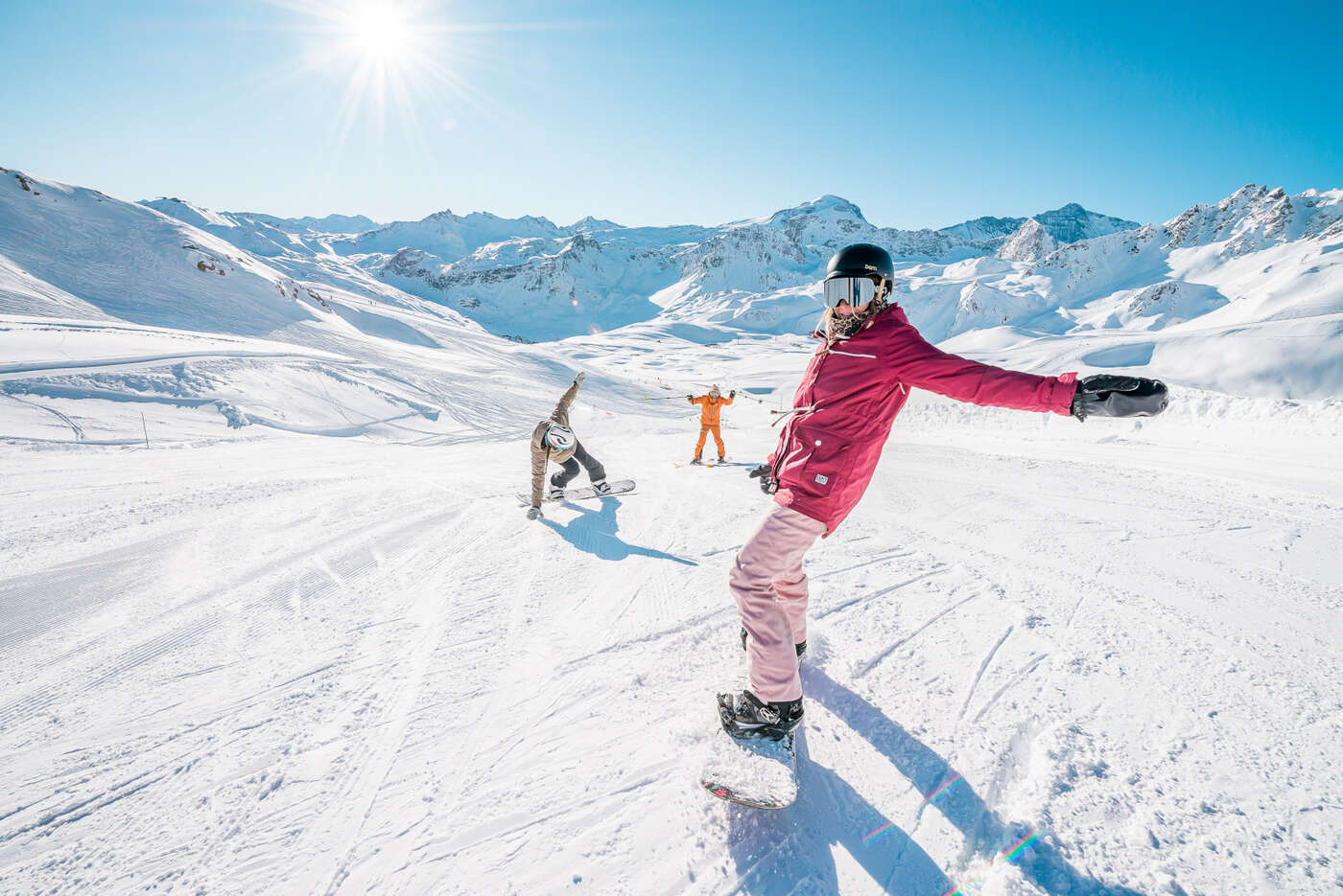 Gruppe von Freunden im Skigebiet Tignes
