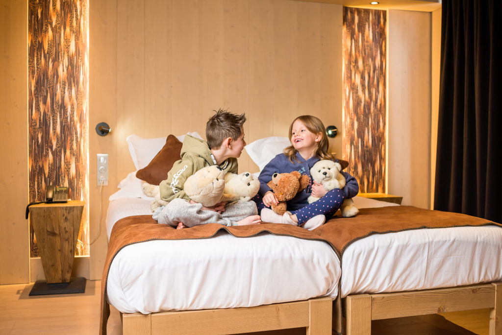 Enfants à l'hôtel à Tignes