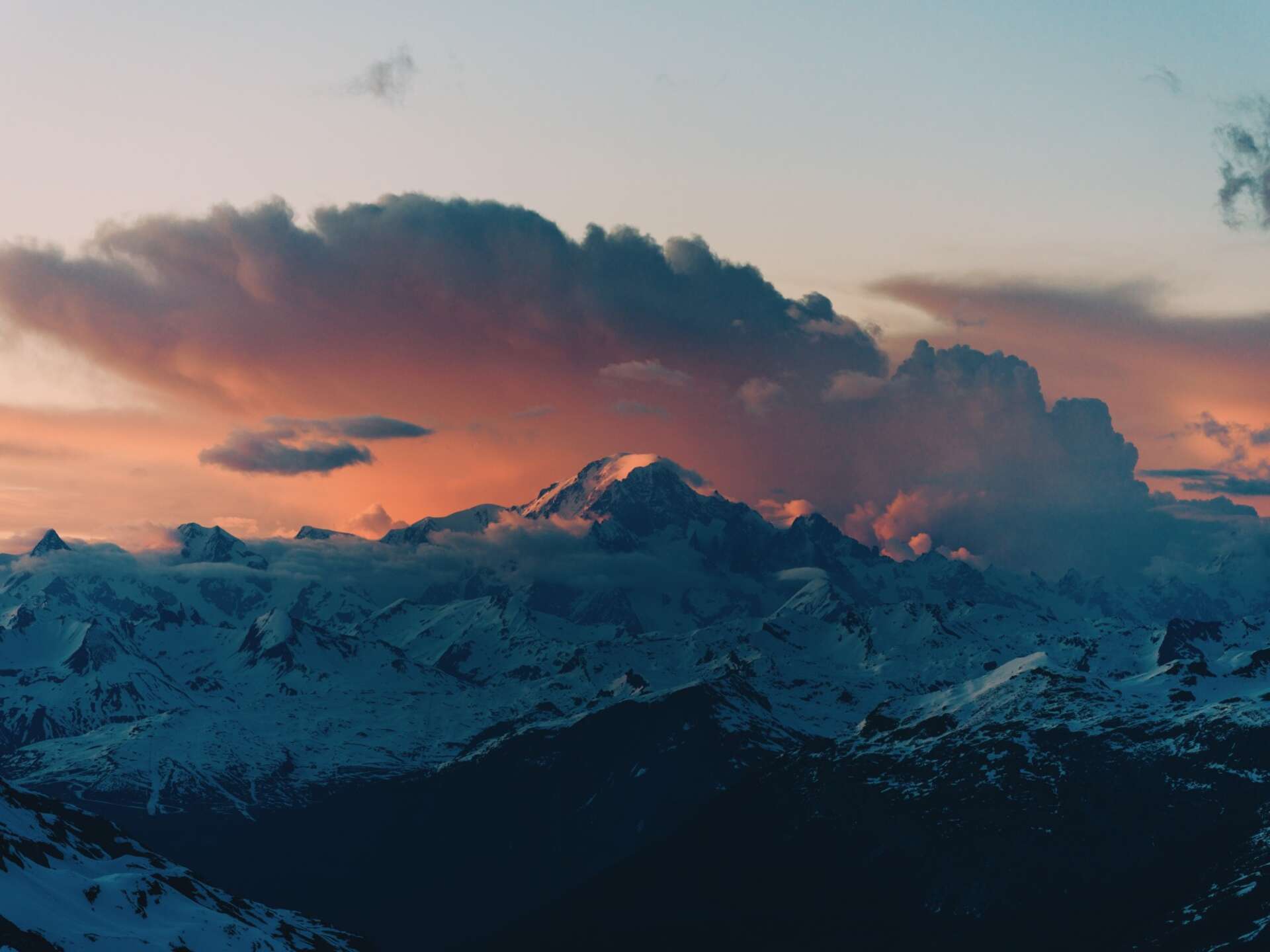 Coucher de soleil sur le Mont Blanc vu depuis Tignes